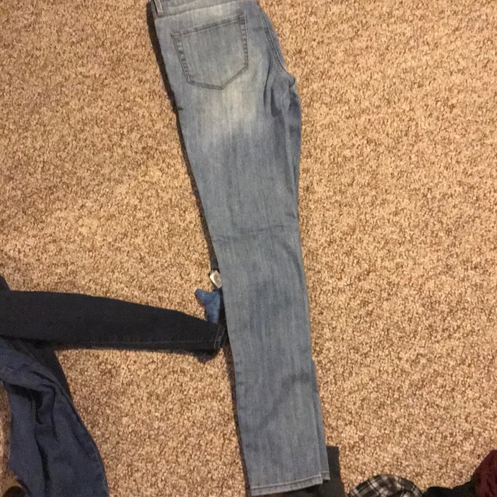 Distressed skinny jeans